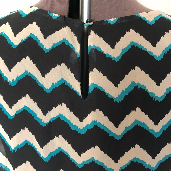 LILY ROSE • CHEVRON PRINT DRESS - Picture 5 of 8